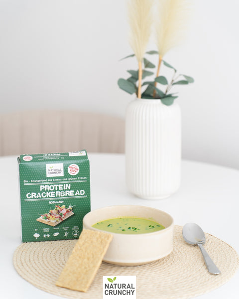 Brokkolicremesuppe mit PROTEIN CRACKERBREAD